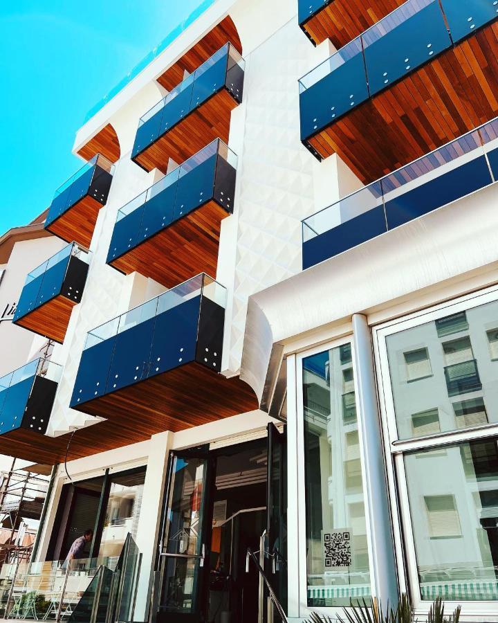 Hotel Montecarlo - Vista Mare Con Piscina & Area Fitness Riccione Exterior photo